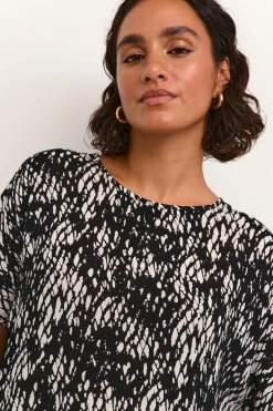 KAamber Blus