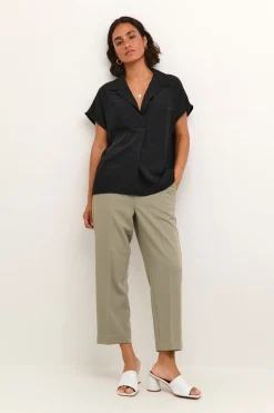 KAjuliane Blus