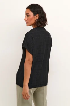 KAjuliane Blus