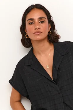 KAjuliane Blus