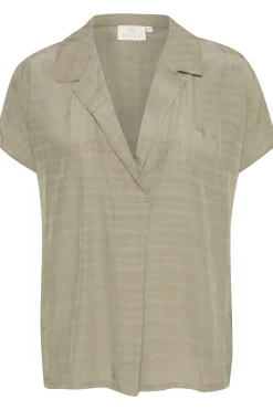KAjuliane Blus