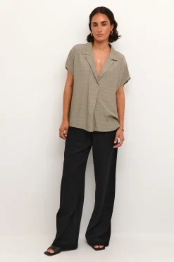 KAjuliane Blus