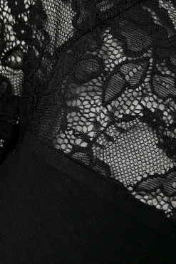 Lacy Blus